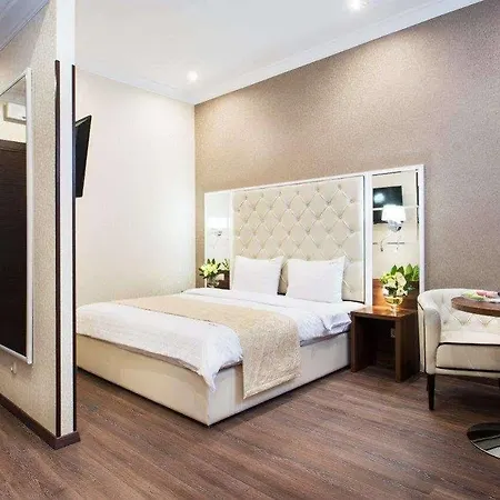 Hotel Bonapart By Uhm