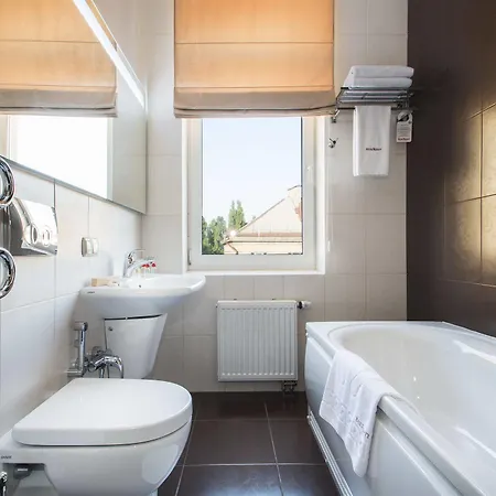 Hotel Bonapart By Uhm 4*