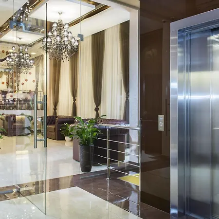 Hotel Bonapart By Uhm 4*