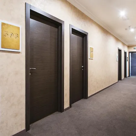 Hotel Bonapart By Uhm 4*